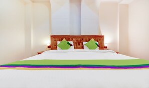 Soundproofing, iron/ironing board, free WiFi, bed sheets - Treebo Calista, Patel Nagar (Dehradun)