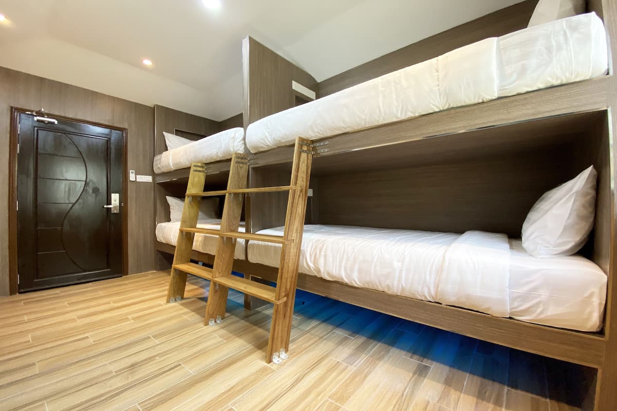 Family Suite | 1 bedroom, free WiFi, bed sheets