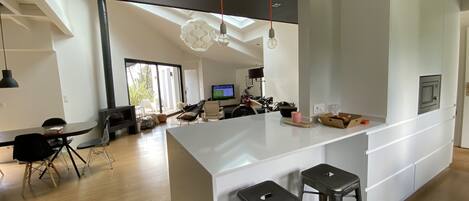 المنشأة من الداخل