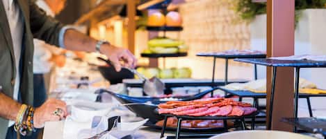 Morgenmadsbuffet hver dag (12 EUR pr. person)