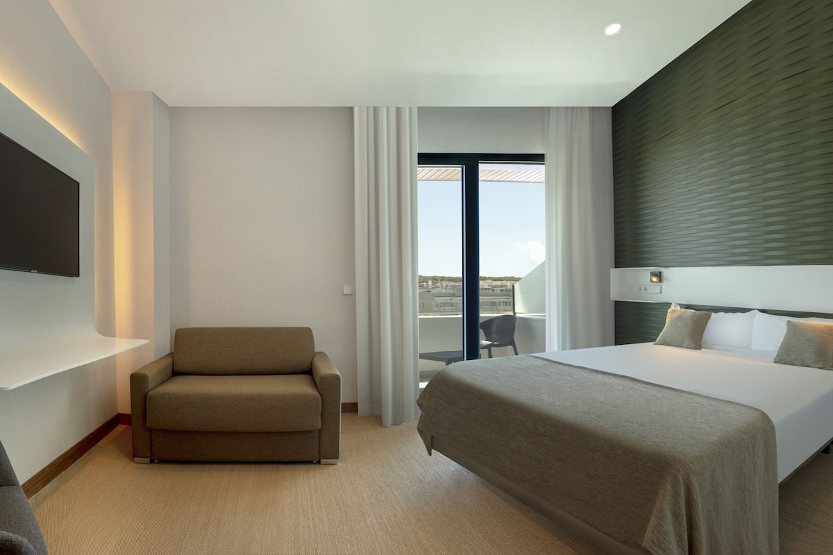 in-room safe, desk, laptop workspace, soundproofing