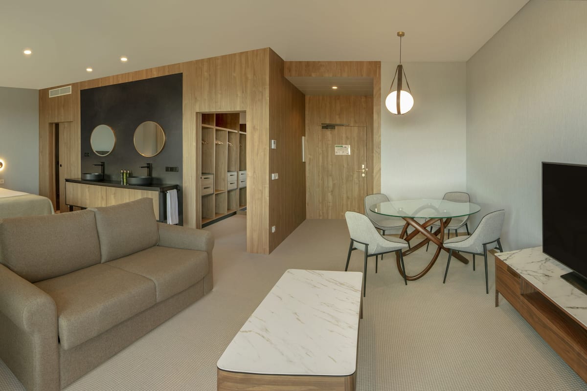 in-room safe, desk, laptop workspace, soundproofing