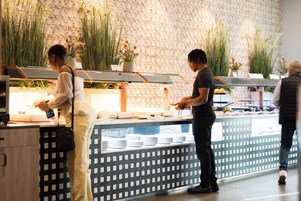 Desayuno buffet diario (EUR 12 por persona)