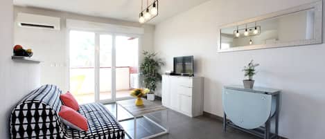 Télévision, cheminée