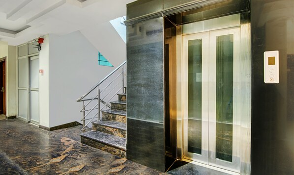 Lobby - Treebo Trend Prakash Inn (Lucknow)