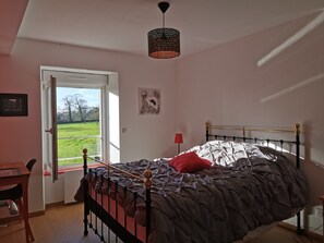 3 bedrooms, free WiFi, bed sheets