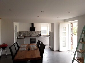 Fridge, microwave, dishwasher, coffee/tea maker