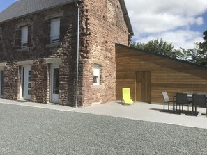 المنشأة من الخارج