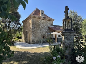 Exterior - Authentic Stay in 17th Century Dovecote with Internet and Pets Allowed (Monsac)