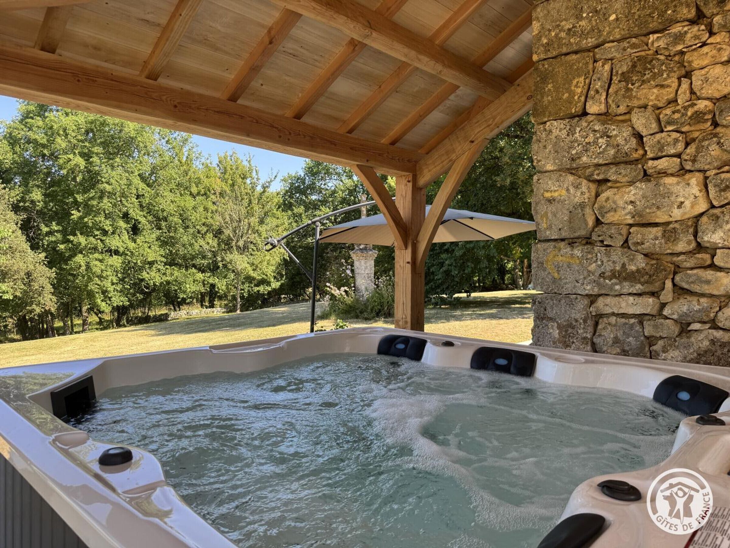 Bain à remous extérieur