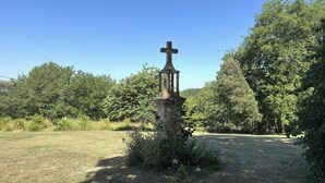 Property grounds - Authentic Stay in 17th Century Dovecote with Internet and Pets Allowed (Monsac)