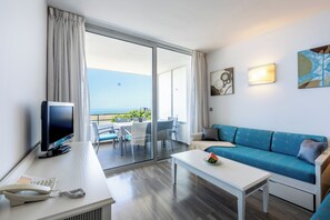 Apartment 6 people - 2 Bedroom | Area keluarga | TV layar datar