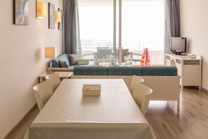 Apartment 4 People -  1 Bedroom | Oleskelualue | Taulutelevisio