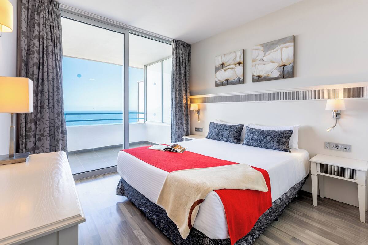 Appartement 6 personnes - 2 chambres - Vue piscine | Lit de bébé (gratuit), accès au Wi-Fi (inclus), literie fournie