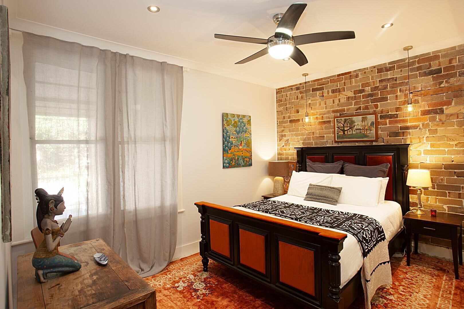 STYLISH BOUTIQUE APT NEAR BEACH, SHOPS AND TRANSPORT OFFERING COMFORTABLE STAY