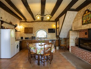Fridge, microwave, oven, dishwasher - Charming house in Dordogne with garden, pets welcome (Nadaillac)