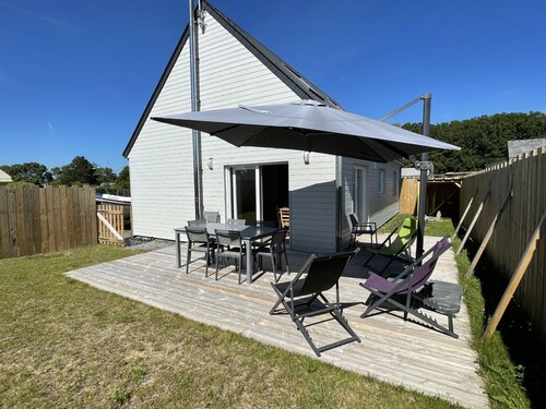 Modern Villa with Terrace, Garden, Parking, Near Beach – Free WiFi