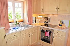 Kühlschrank, Mikrowelle, Ofen, Geschirrspüler