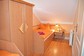 2 Schlafzimmer, Reisekinderbett, WLAN, Bettwäsche