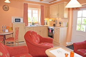 Kühlschrank, Mikrowelle, Ofen, Geschirrspüler