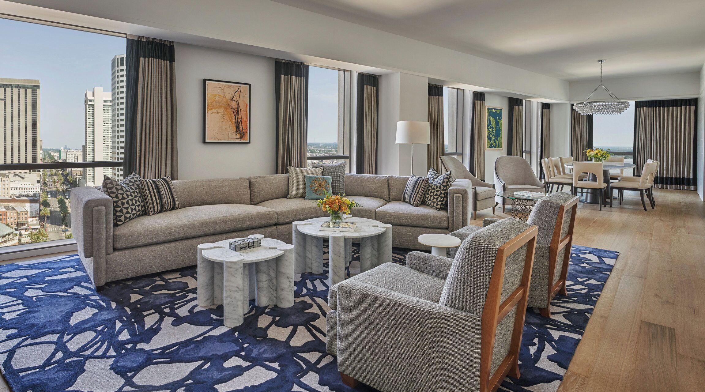 Luxe beddengoed, donzen dekbedden, pillowtop-bedden, een minibar