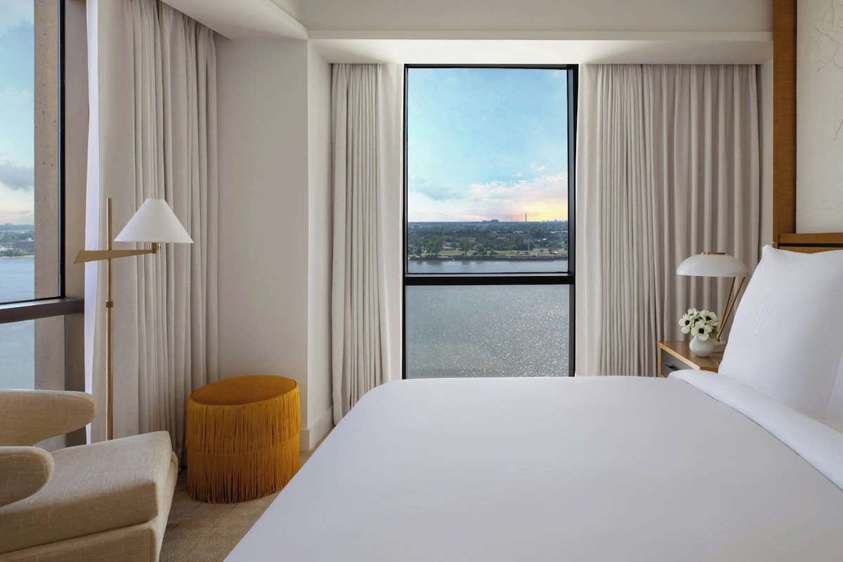 Luxe beddengoed, donzen dekbedden, pillowtop-bedden, een minibar