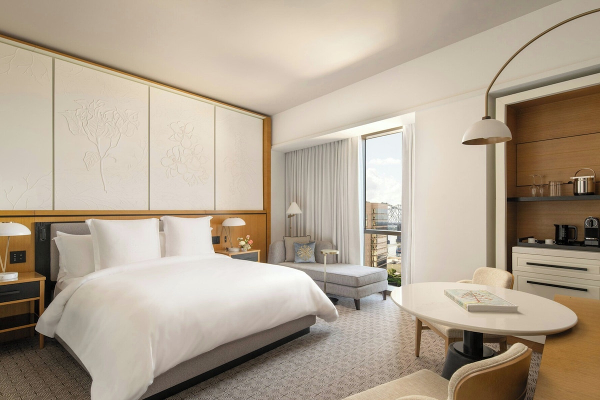 Luxe beddengoed, donzen dekbedden, pillowtop-bedden, een minibar