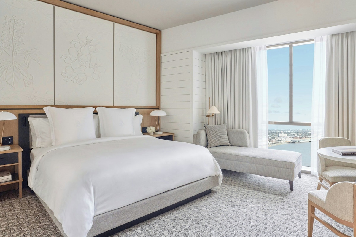 Luxe beddengoed, donzen dekbedden, pillowtop-bedden, een minibar