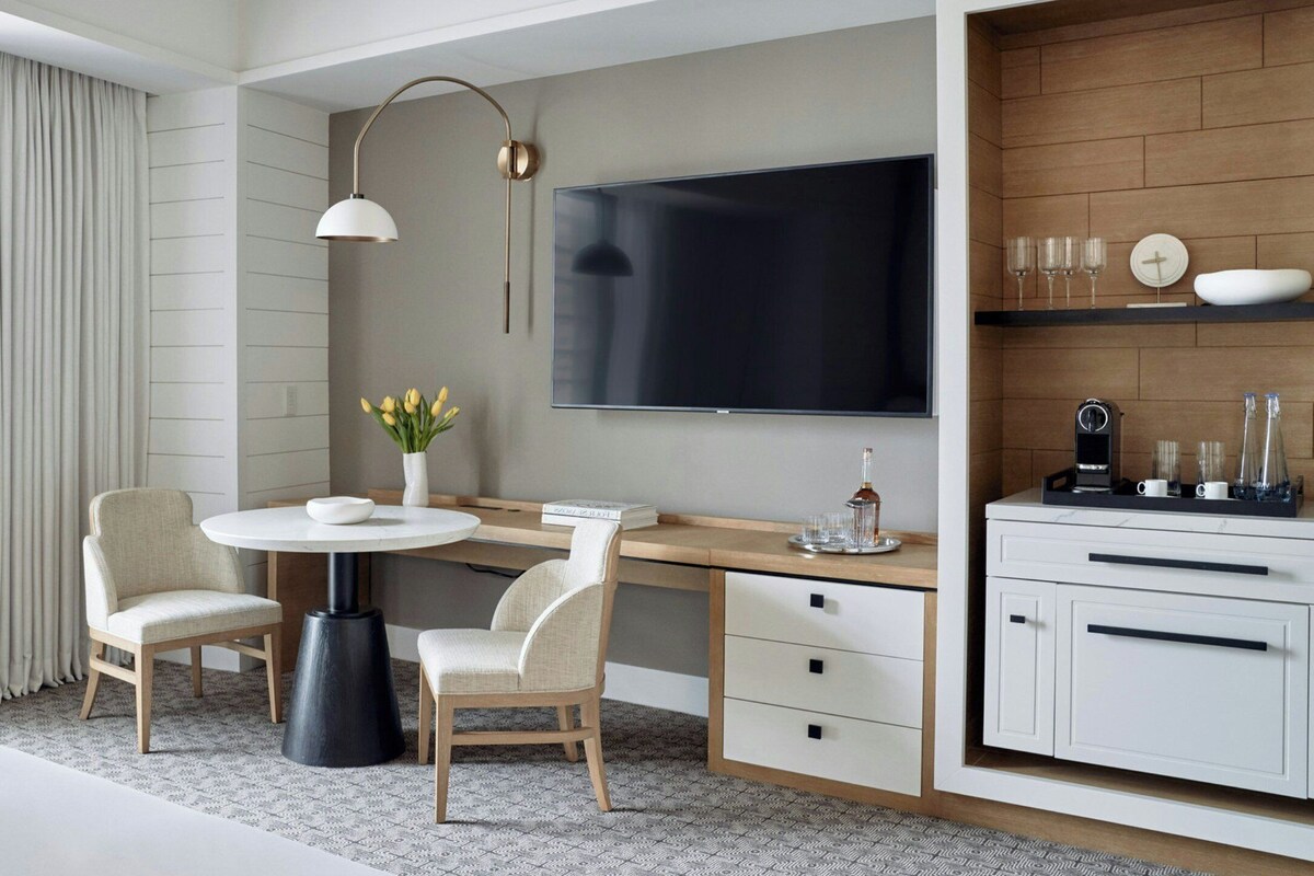 Hochwertige Bettwaren, Daunenbettdecken, Pillowtop-Betten, Minibar