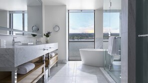 Premium bedding, down duvets, pillow-top beds, minibar - Four Seasons Hotel New Orleans (New Orleans)