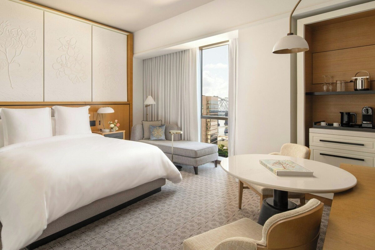 Hochwertige Bettwaren, Daunenbettdecken, Pillowtop-Betten, Minibar