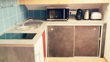 Fridge, microwave, coffee/tea maker, electric kettle
