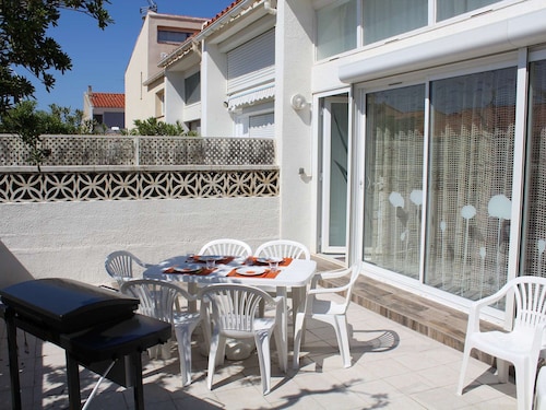 Maison familiale rénovée, à 100m de la plage, terrasse, garage, wifi, au centre de Port-la-Nouvelle