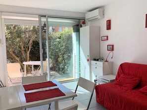 TV - Renovated studio near beach with air conditioning and parking (Mèze)