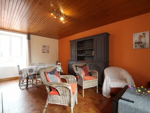 TV - Charming family cottage with Wifi in Normandy (Feugères)