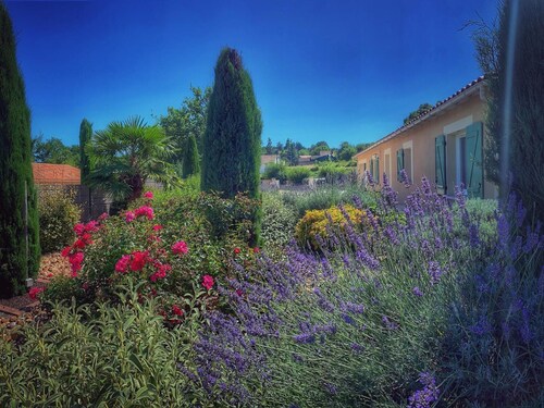 Charming house with enclosed garden and pet-friendly, Neuvic