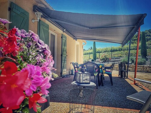 Gîte familial avec climatisation et vélos, près de Neuvic