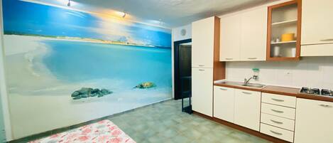 Studio | Iron/ironing board, bed sheets