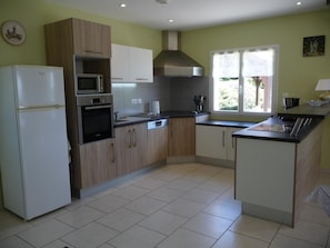 Kühlschrank, Mikrowelle, Ofen, Geschirrspüler