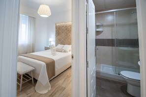 Combined shower/bathtub, hair dryer