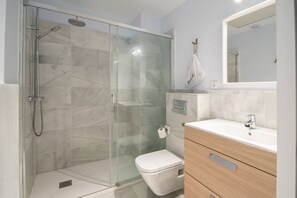 Combined shower/bathtub, hair dryer - Apartamento Animalia (Cádiz)