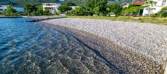 Apartment with garden near the beach