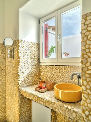 Cozy Double Room | Bathroom | Shower, free toiletries, hair dryer, towels