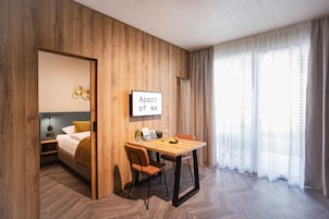 Business Studio, 1 Double Bed, Non Smoking (including Cleaning Fee EUR 42) | Living area | 32-inch flat-screen TV with cable channels, TV