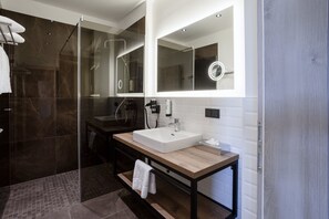 Deluxe Apartment, 1 Double Bed with Sofa bed, Non Smoking (including Cleaning Fee EUR 67) | Bathroom - Apart of me Klagenfurt (Klagenfurt am Woerthersee)