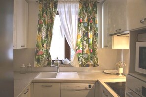 Suite (Two Bedroom Suite) | Bathroom