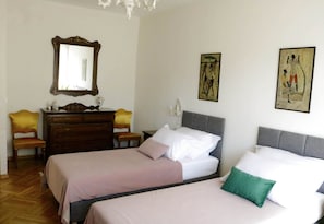 Suite (Two Bedroom Suite) | 2 kamar tidur dan tempat tidur bayi gratis