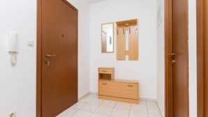 Apartment, 2 Schlafzimmer, barrierefrei, Raucher | Flur