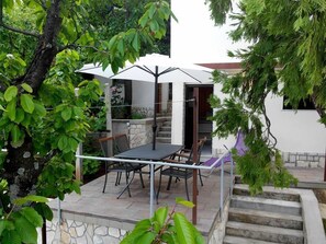 Garden - Apartment for 2 Persons Near the Beach (Opatija)