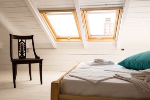 2 habitaciones, tabla de planchar con plancha y ropa de cama 